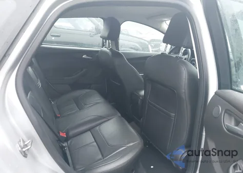 2016 Ford Focus Titanium из США, поврежденный, VIN 1FADP3N2XGL274880